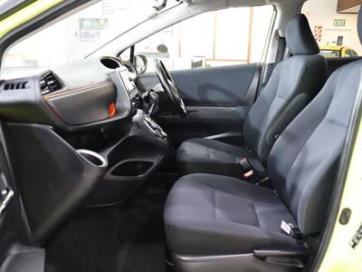 2016 Toyota Sienta - Thumbnail