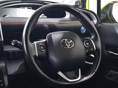 2016 Toyota Sienta - Thumbnail