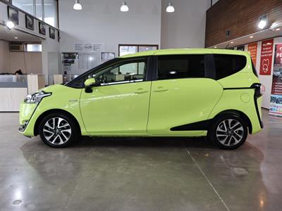2016 Toyota Sienta - Thumbnail