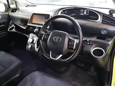 2016 Toyota Sienta - Thumbnail