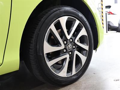 2016 Toyota Sienta - Thumbnail