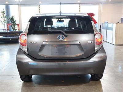 2013 Toyota Aqua - Thumbnail