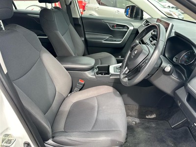 2022 Toyota RAV4 - Thumbnail