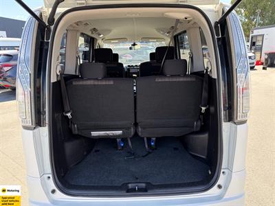 2014 Nissan Serena - Thumbnail