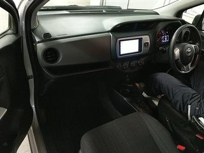 2015 Toyota Vitz - Thumbnail
