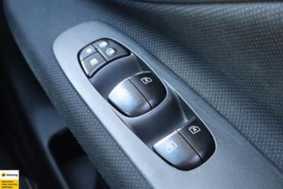 2015 Nissan Serena - Thumbnail