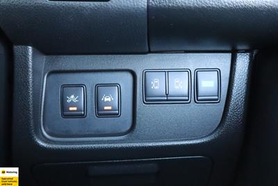 2015 Nissan Serena - Thumbnail