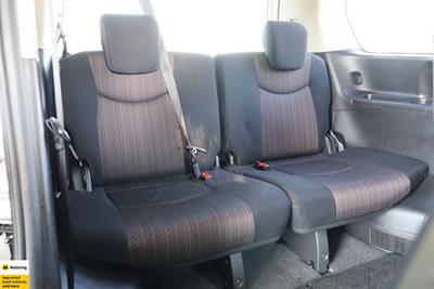 2015 Nissan Serena - Thumbnail