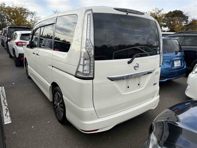 2015 Nissan Serena - Thumbnail