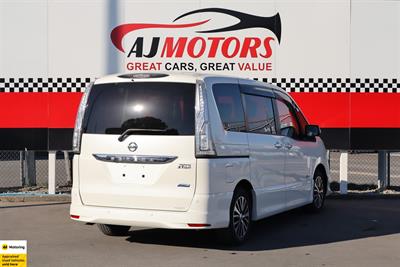 2015 Nissan Serena - Thumbnail