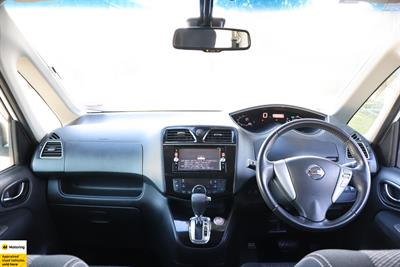 2015 Nissan Serena - Thumbnail