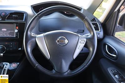 2015 Nissan Serena - Thumbnail