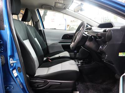 2013 Toyota Aqua - Thumbnail