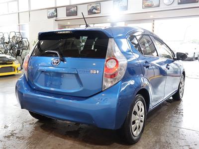 2013 Toyota Aqua - Thumbnail