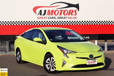 2016 Toyota Prius - Thumbnail