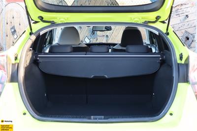 2016 Toyota Prius - Thumbnail
