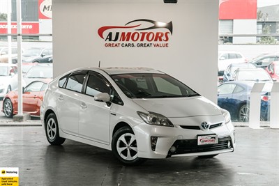 2012 Toyota Prius - Thumbnail