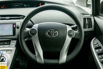 2012 Toyota Prius - Thumbnail