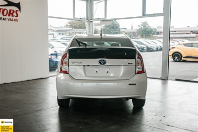 2012 Toyota Prius - Thumbnail