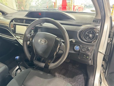 2017 Toyota Aqua - Thumbnail