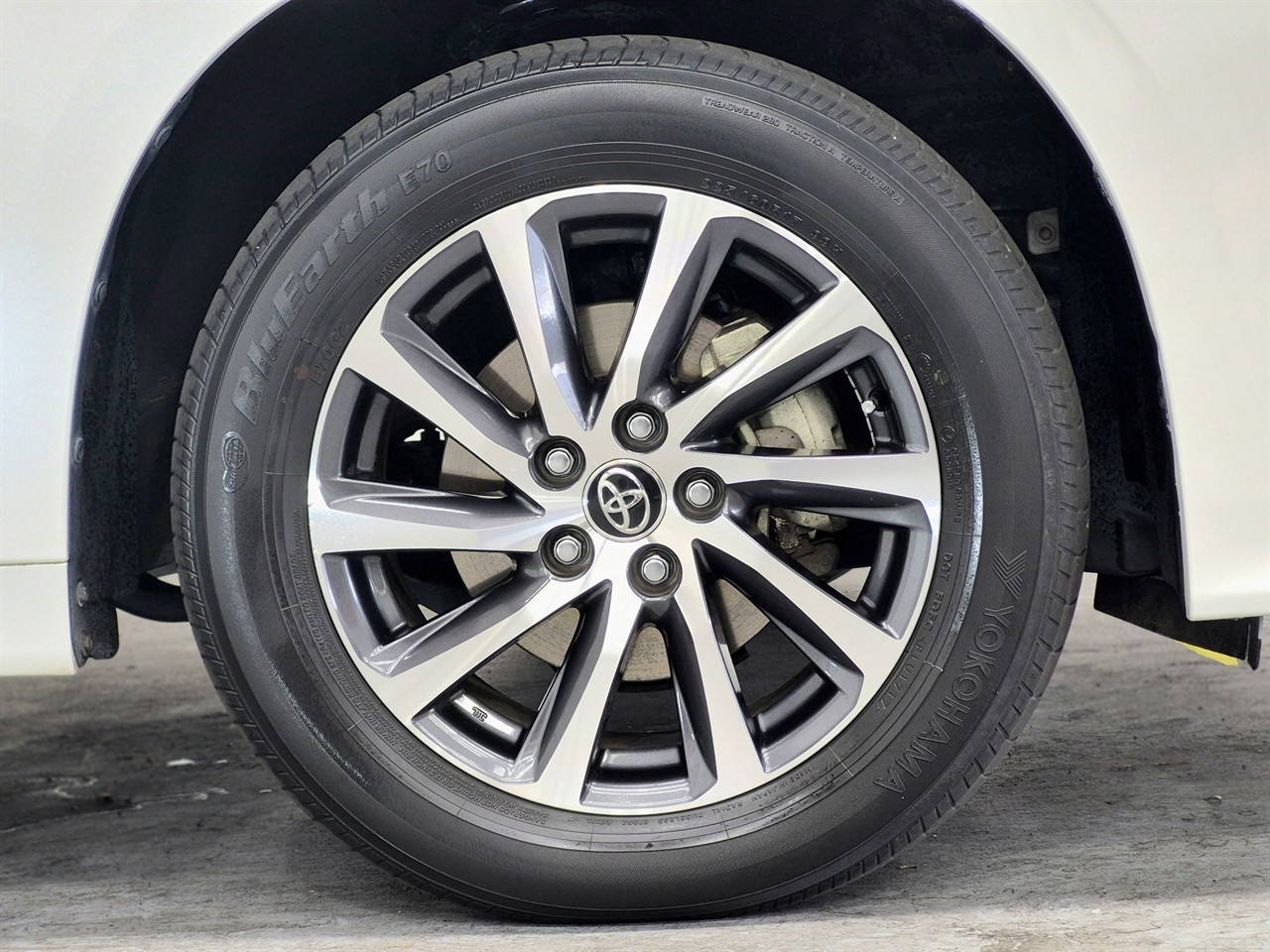 2015 Toyota Vellfire