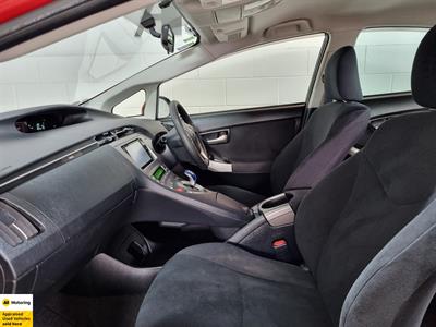 2014 Toyota Prius - Thumbnail