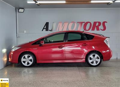 2014 Toyota Prius - Thumbnail