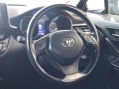 2017 Toyota C-HR - Thumbnail