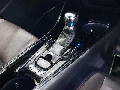 2017 Toyota C-HR - Thumbnail