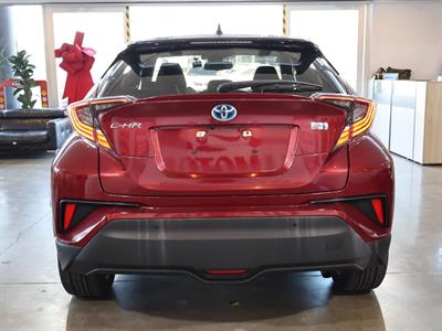 2017 Toyota C-HR - Thumbnail