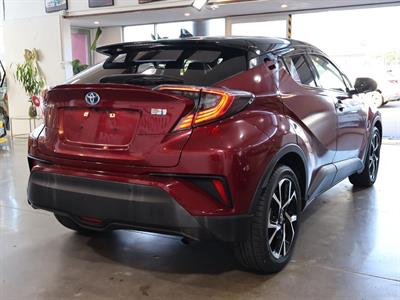 2017 Toyota C-HR - Thumbnail