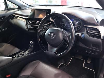 2017 Toyota C-HR - Thumbnail