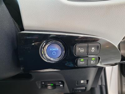 2016 Toyota Prius - Thumbnail