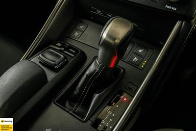 2016 Lexus IS 300h - Thumbnail