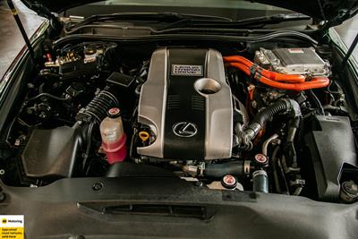 2016 Lexus IS 300h - Thumbnail