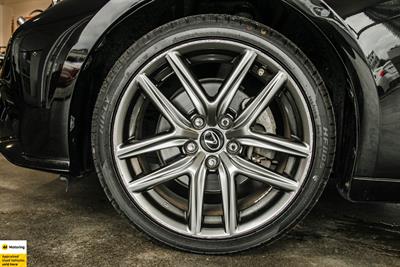 2016 Lexus IS 300h - Thumbnail