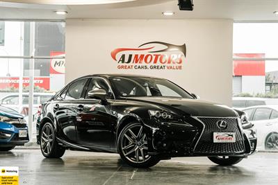 2016 Lexus IS 300h - Thumbnail