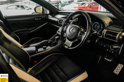 2016 Lexus IS 300h - Thumbnail