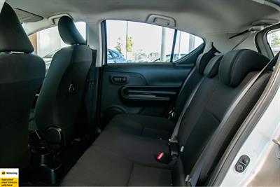 2017 Toyota Aqua - Thumbnail