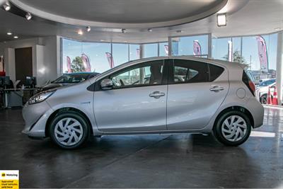 2017 Toyota Aqua - Thumbnail