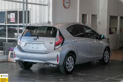 2017 Toyota Aqua - Thumbnail