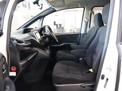 2014 Toyota Voxy - Thumbnail
