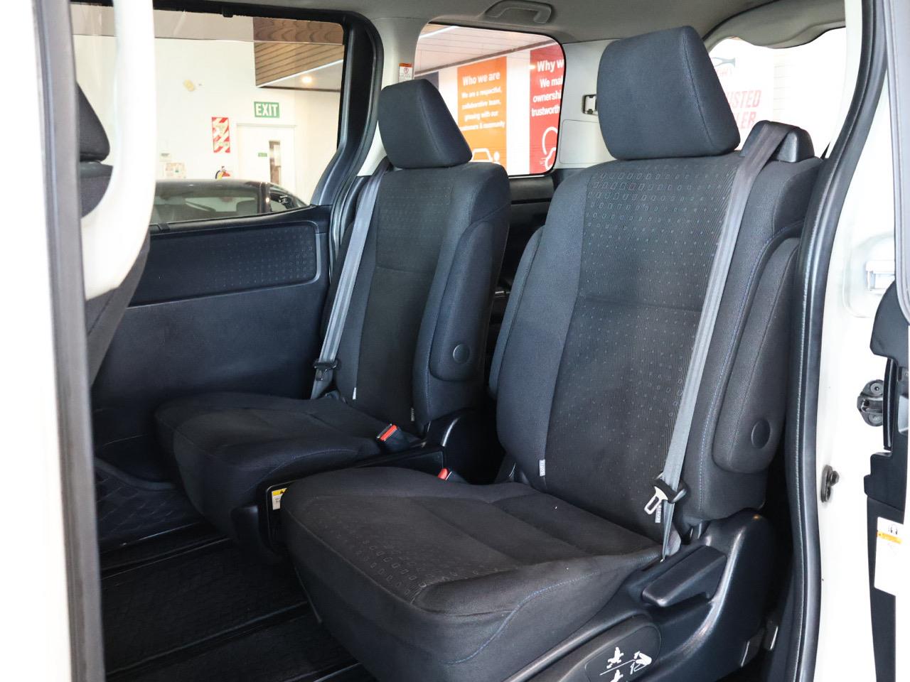2014 Toyota Voxy