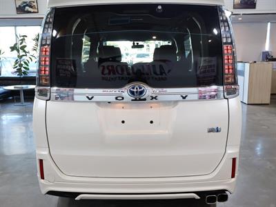 2014 Toyota Voxy - Thumbnail