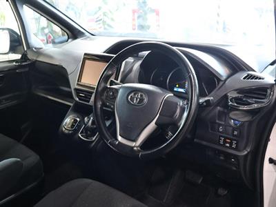2014 Toyota Voxy - Thumbnail