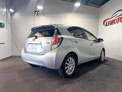 2015 Toyota Aqua - Thumbnail