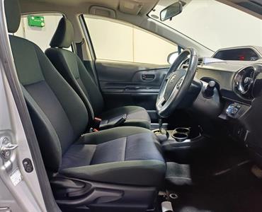 2015 Toyota Aqua - Thumbnail