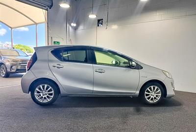 2015 Toyota Aqua - Thumbnail