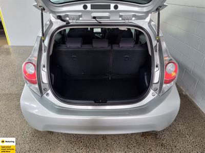 2012 Toyota Aqua - Thumbnail