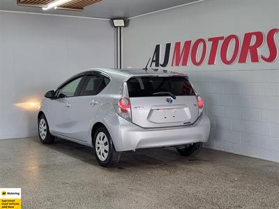 2012 Toyota Aqua - Thumbnail